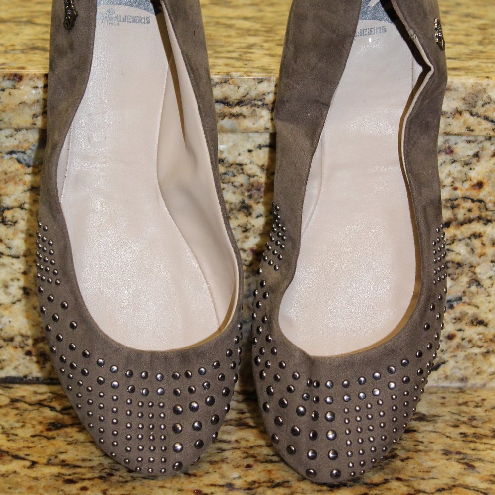 Studded Flat